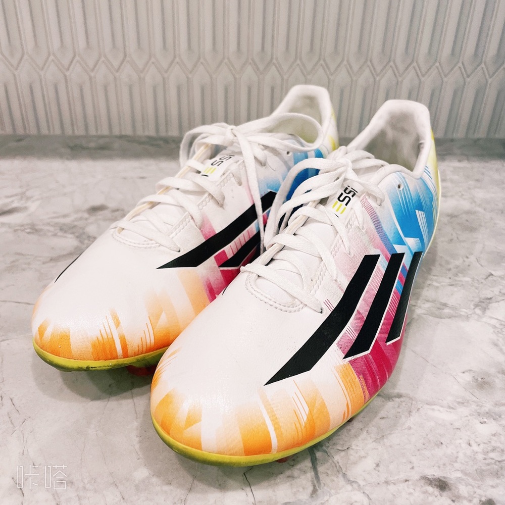 Adidas F30 Messi soccer shoes - Picture 3 of 8